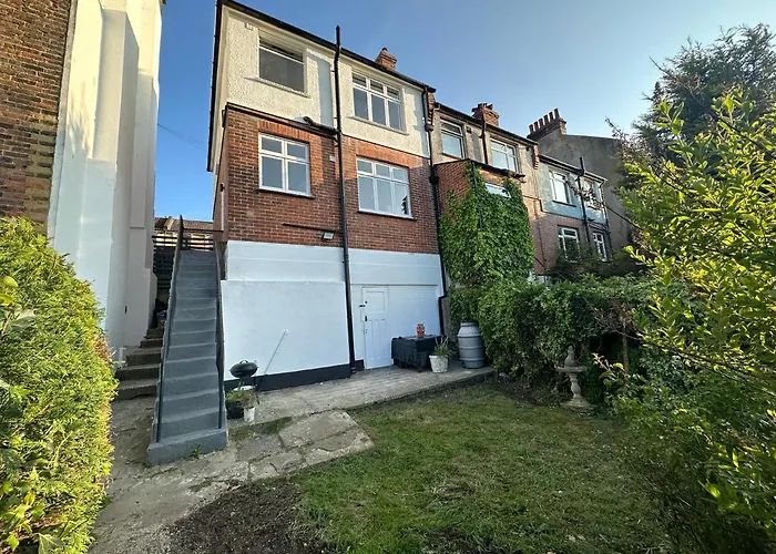 Stylish Unique 3 Bedroom House Hastings